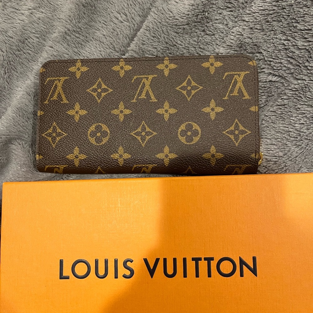 Authentic Brand New Louis Vuitton wallet